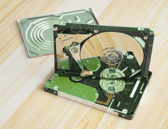 Hard Drive Health Guide: Warning Signs, S.M.A.R.T. Checks, and Backup Best Practices